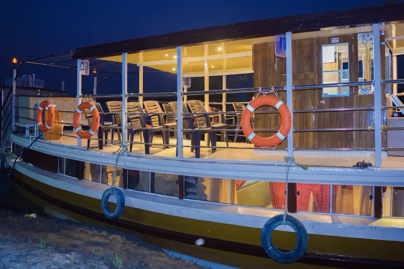 Max Adventures on the river during an evening private journey