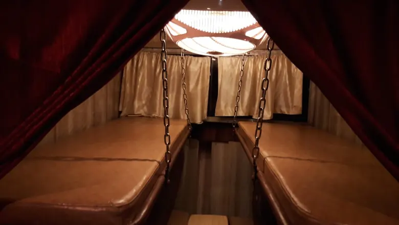 Upper sleeping berths aboard Max Adventures